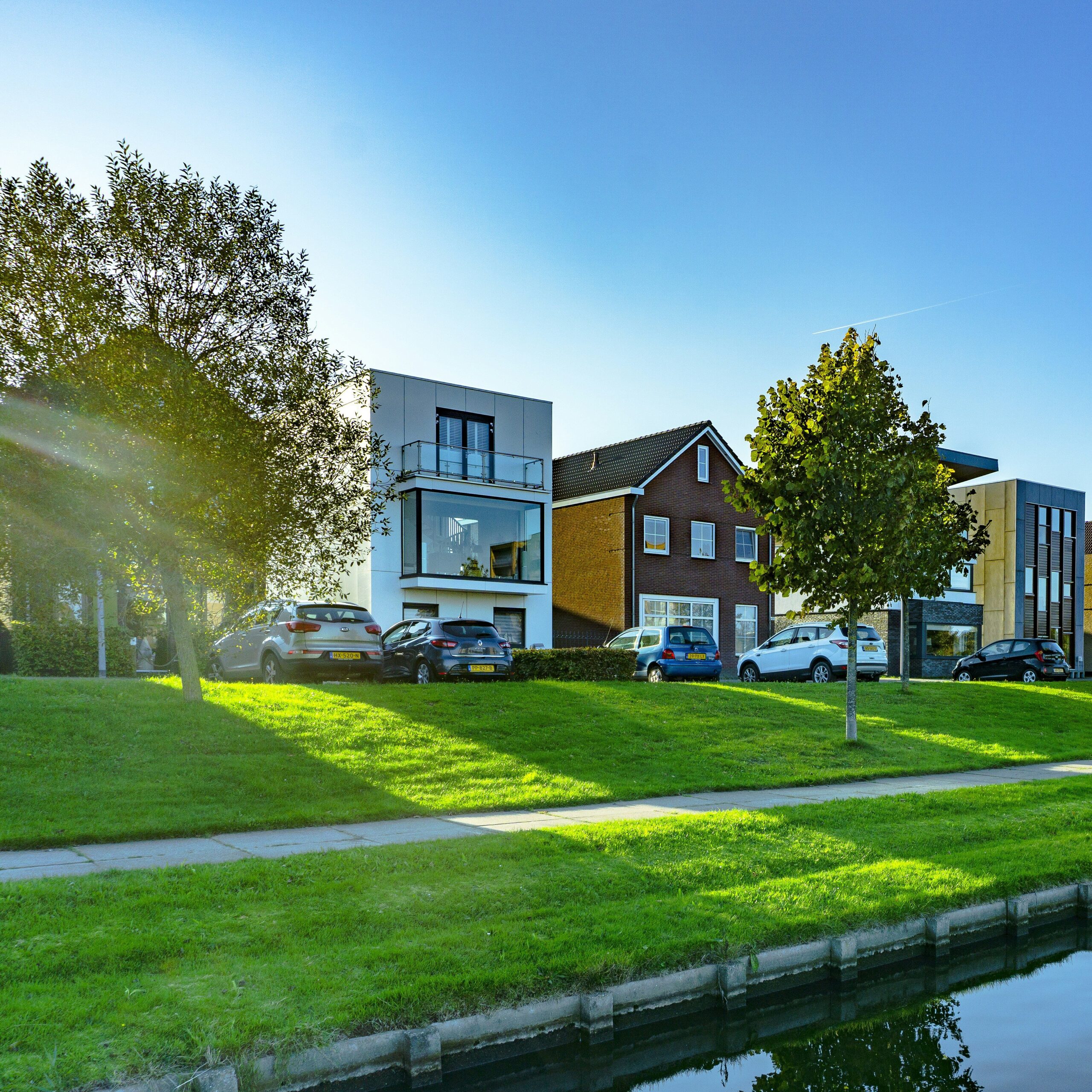 Woningen aan het water in Almere