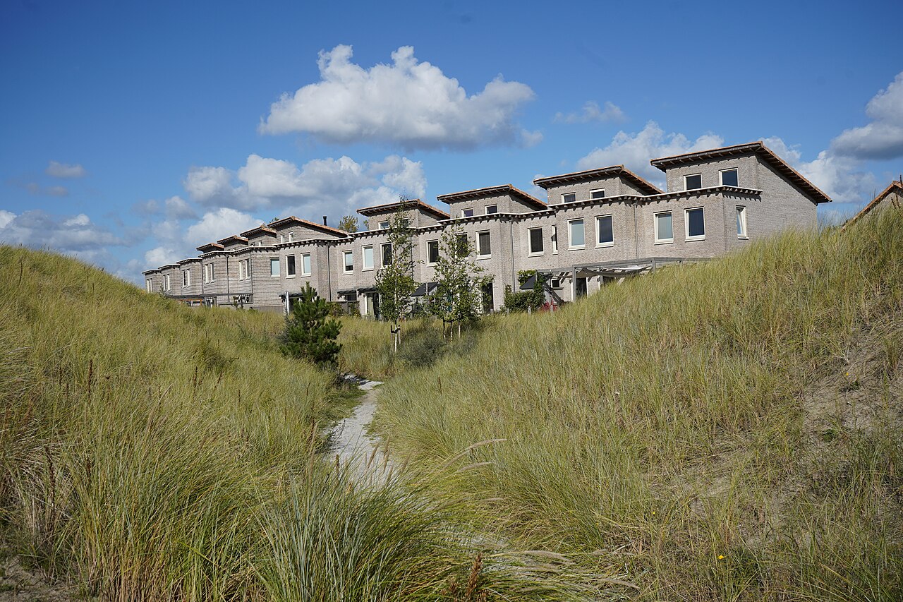 Woningen op een duinrug in Duin, Almere Poort