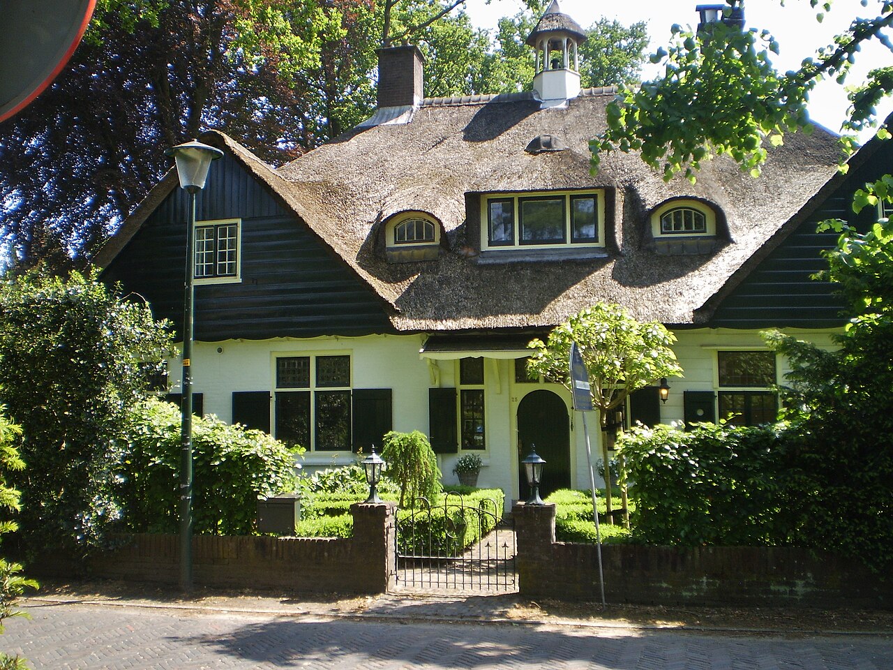 Villa aan de Noolseweg in Blaricum