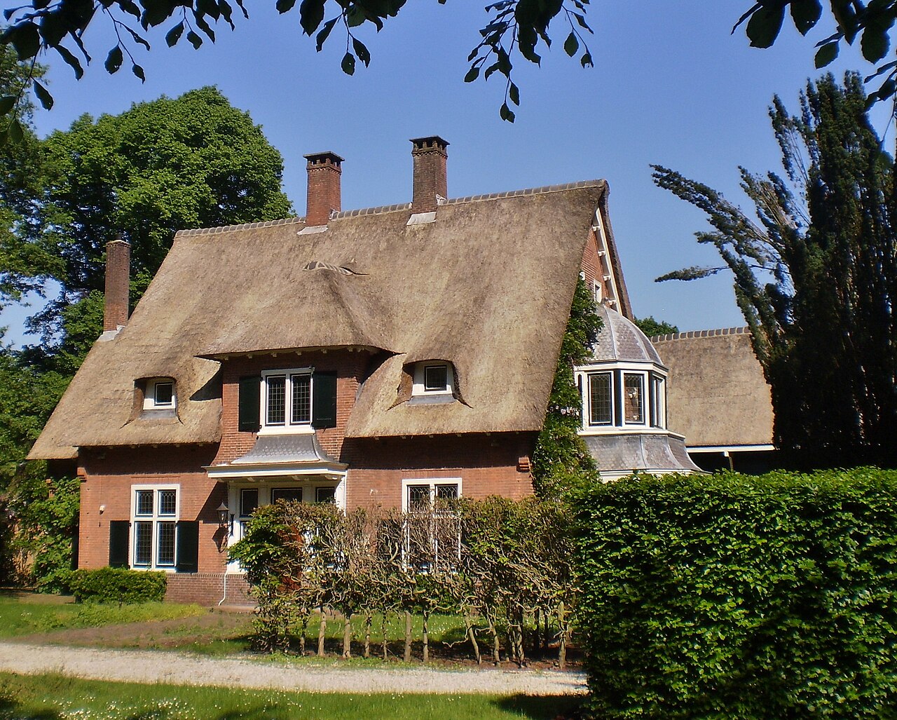 Rietgedekte woning aan de Eemnesserweg in Blaricum