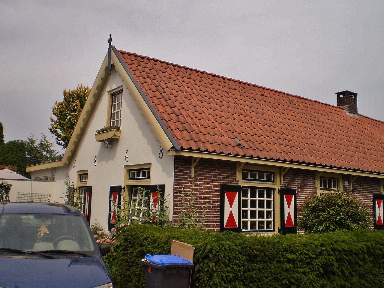 Woning aan de Kerklaan in Laren