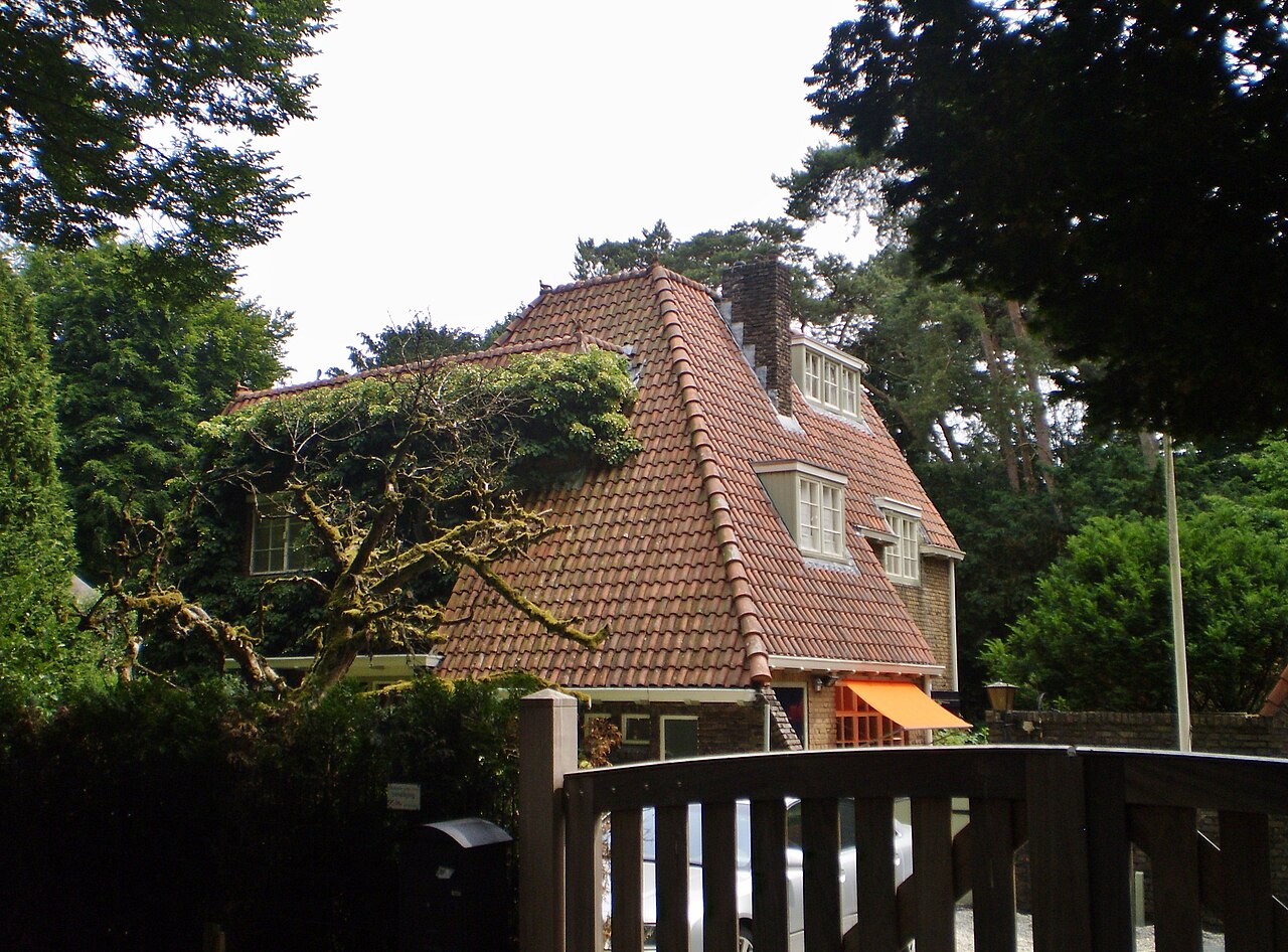 Woning aan de Hoefloo in Laren