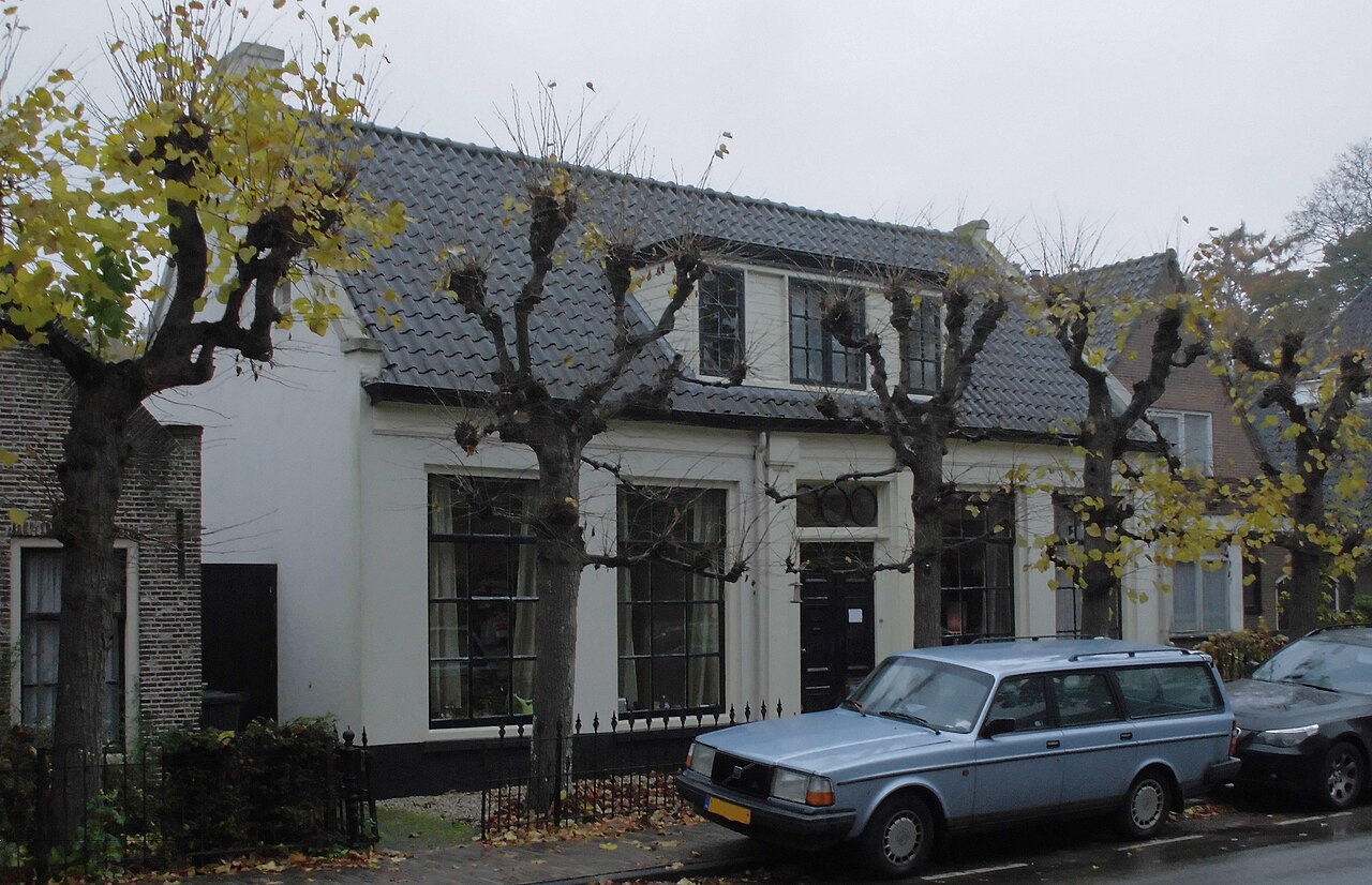 Woning aan de Nieuw-Loosdrechtsedijk in Loosdrecht