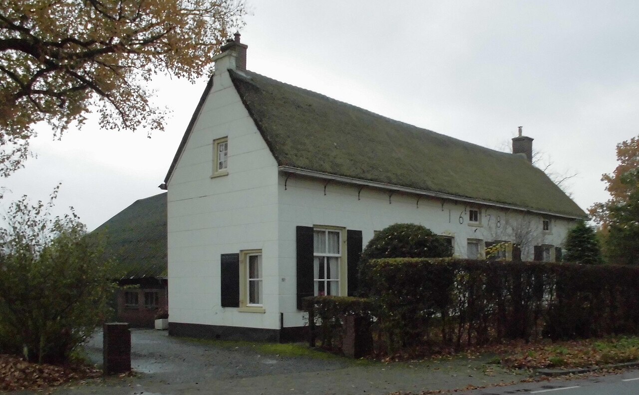Woning aan de Nieuw-Loosdrechtsedijk in Loosdrecht