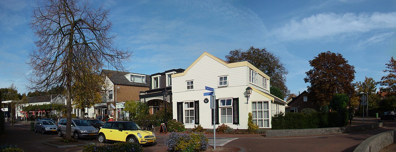 De Dorpsstraat in Muiderberg