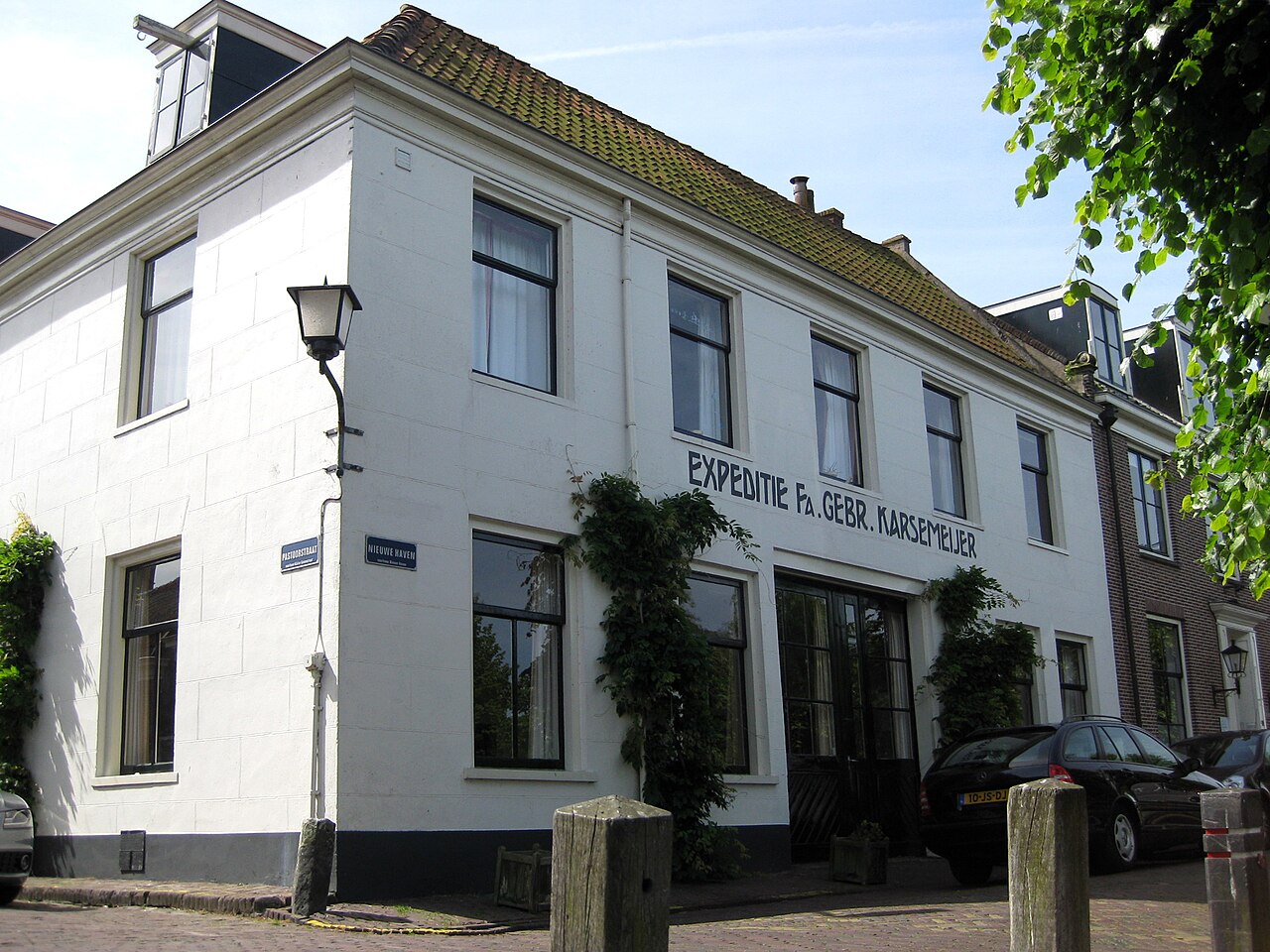 Panden aan de Nieuwe Haven in Naarden-Vesting
