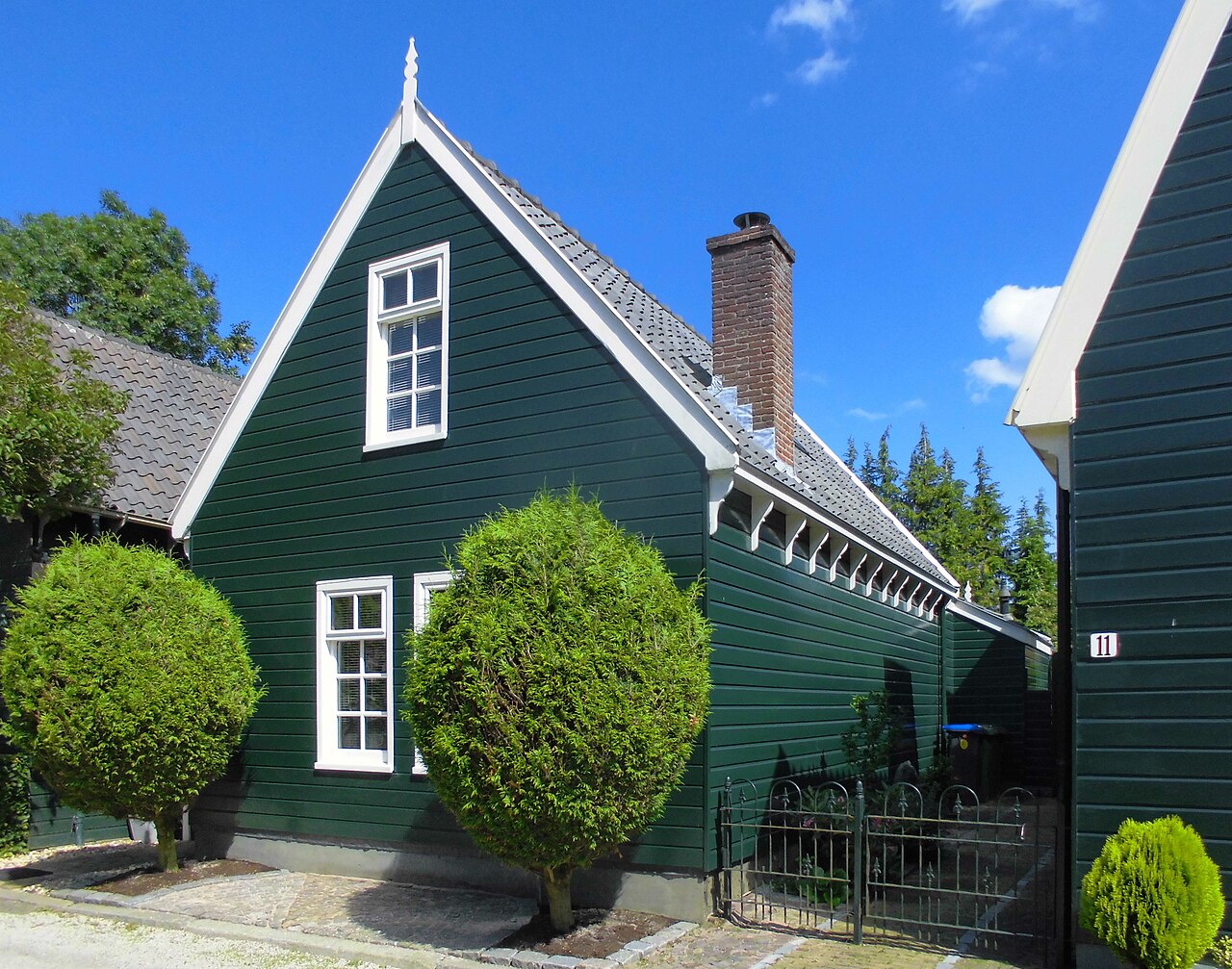 Houten woning aan het Molenpad in Weesp